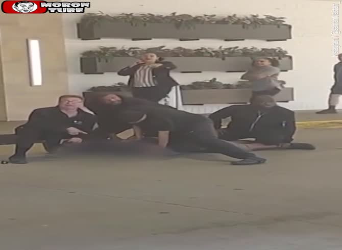 Video :Four security personnel restrain a guy, who then dies